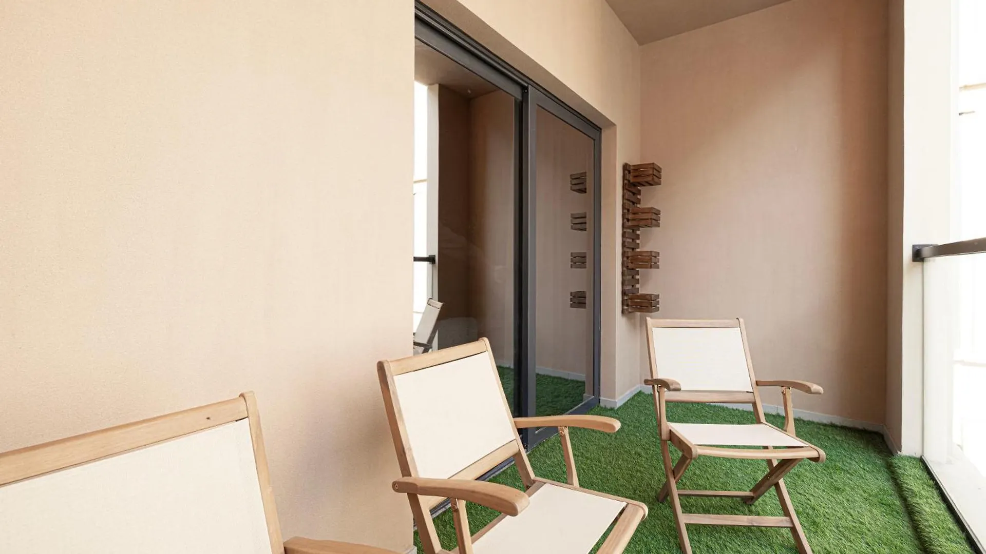 1Bhk Poolview Apartment With Balcony - Timber Retreat Sharjah