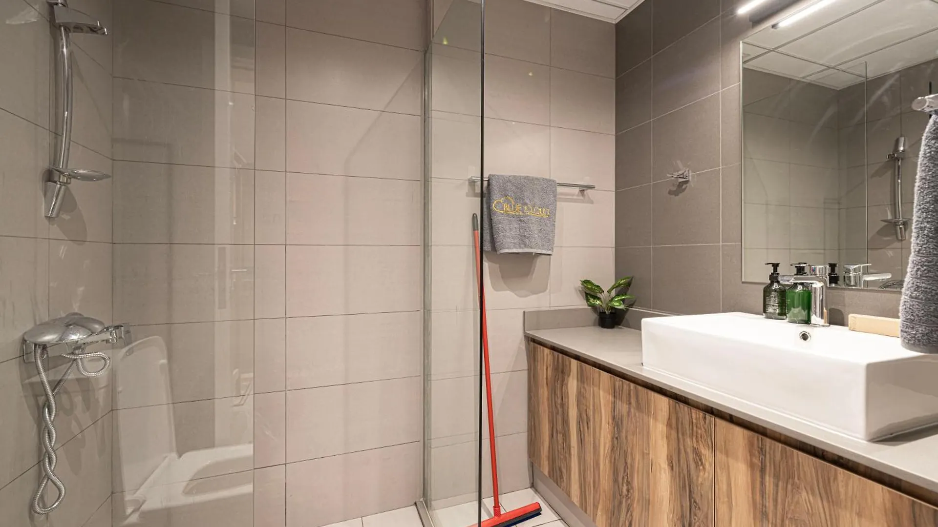 1Bhk Poolview Apartment With Balcony - Timber Retreat Schardscha